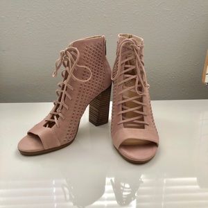 Vince Camuto Size 8 Kevina in box